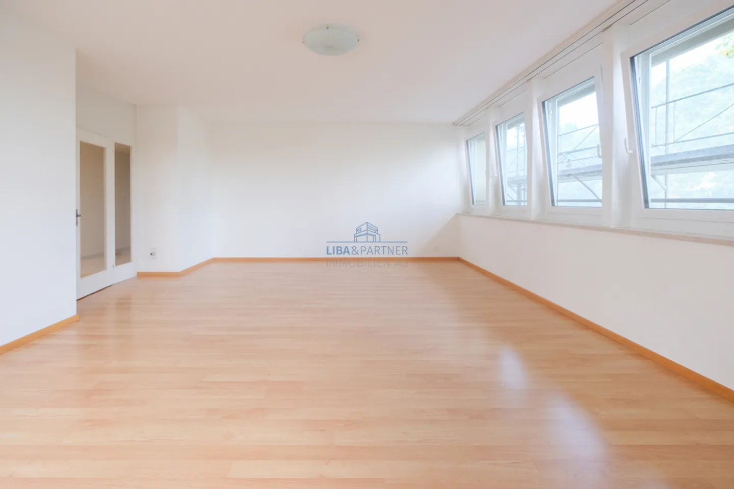 Bright 2.5-Room Apartment - Photo 2 of 11