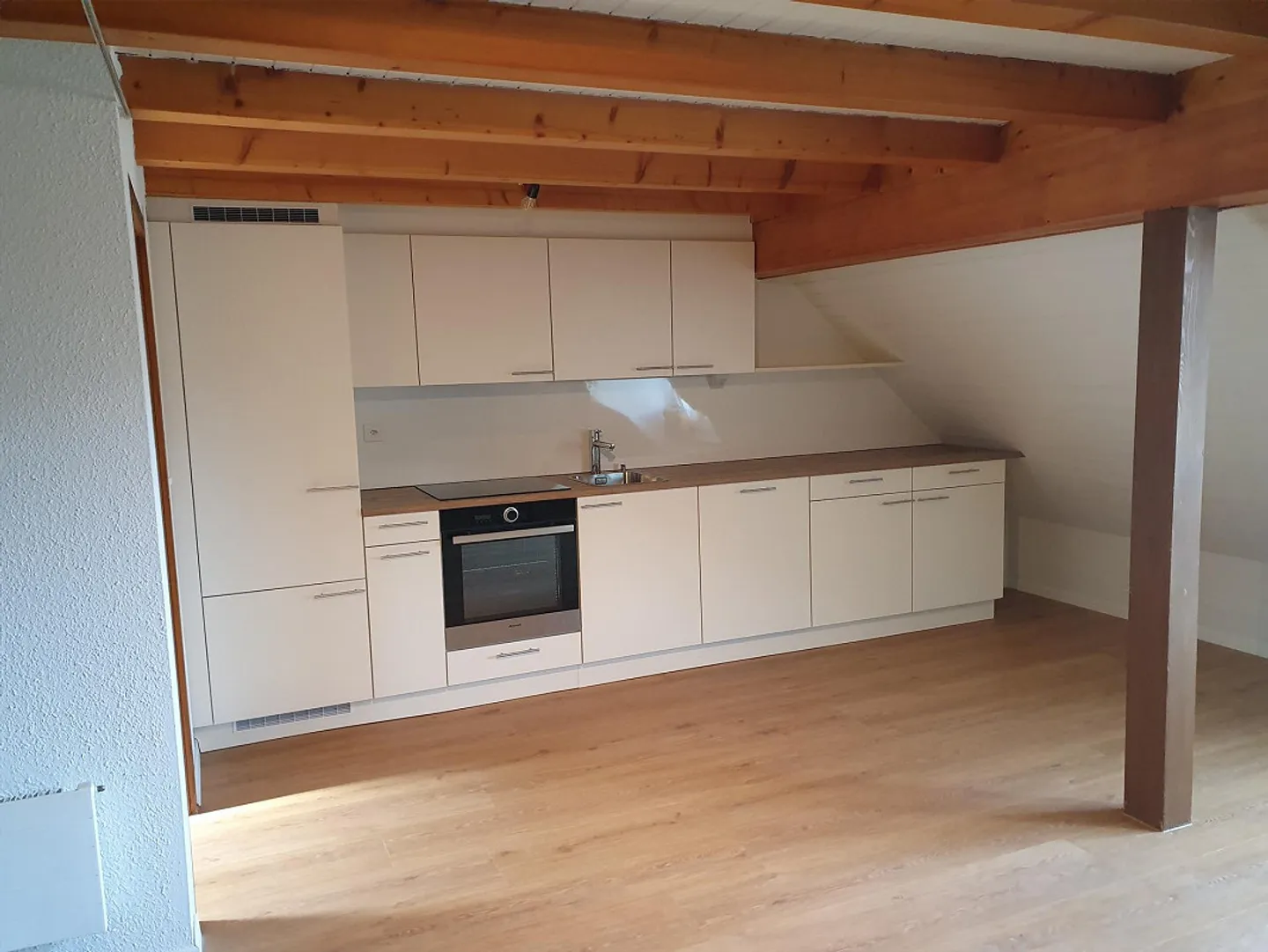Renovierte Dachwohnung in zentraler Lage - Foto 4 von 4