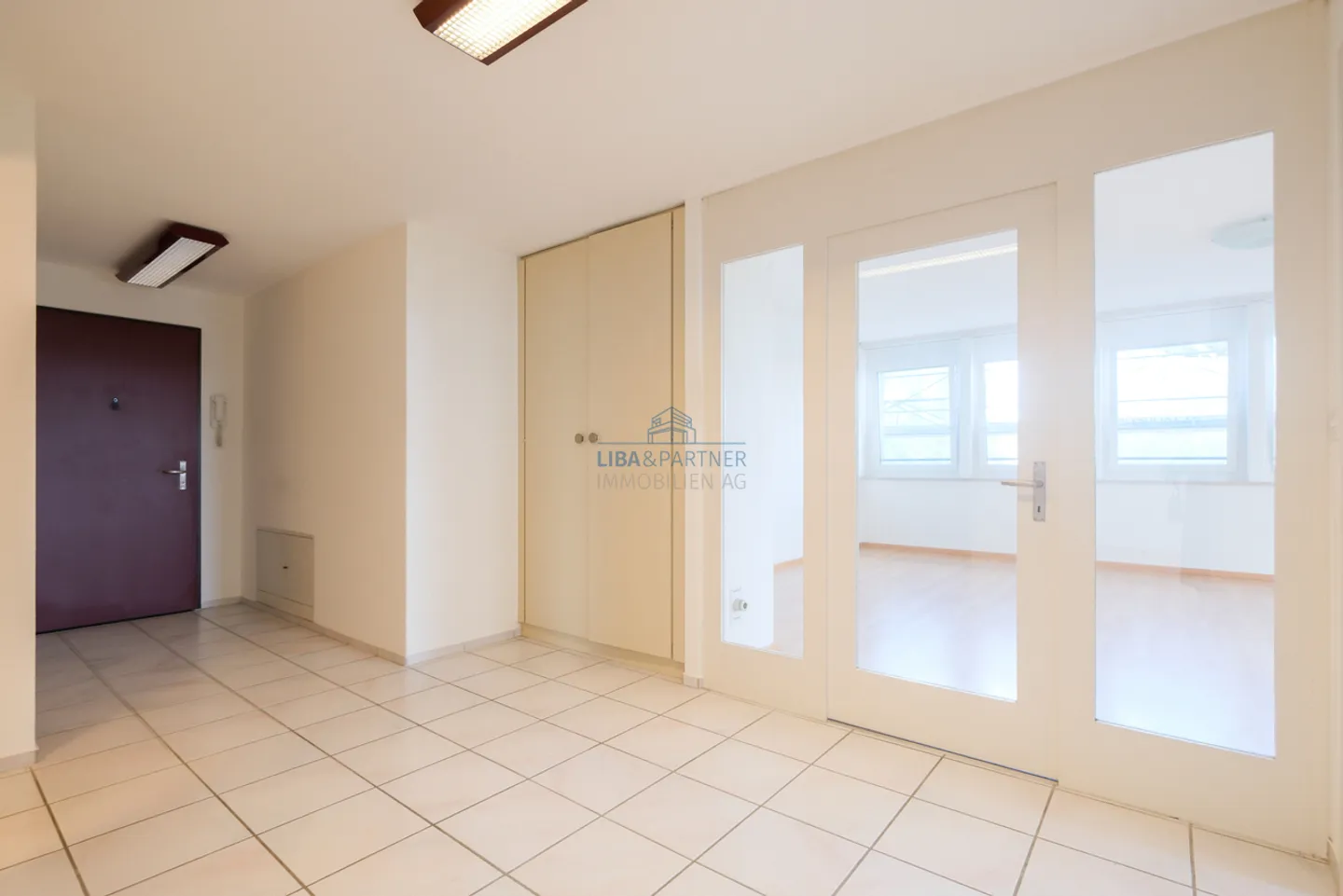 Bright 2.5-Room Apartment - Photo 3 of 11