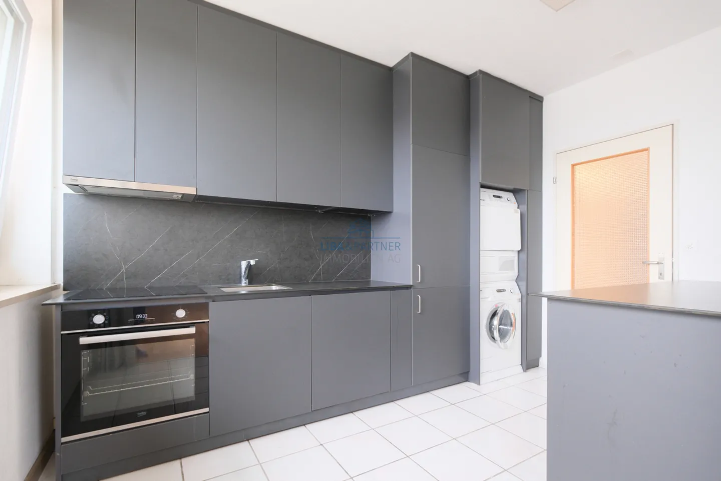 Bright 2.5-Room Apartment - Photo 4 of 11