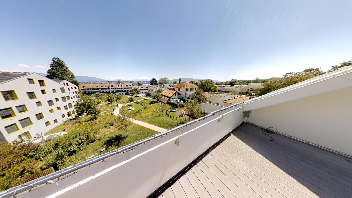 Attico di 145m2 con bella vista sul lago - Foto 1 di 9