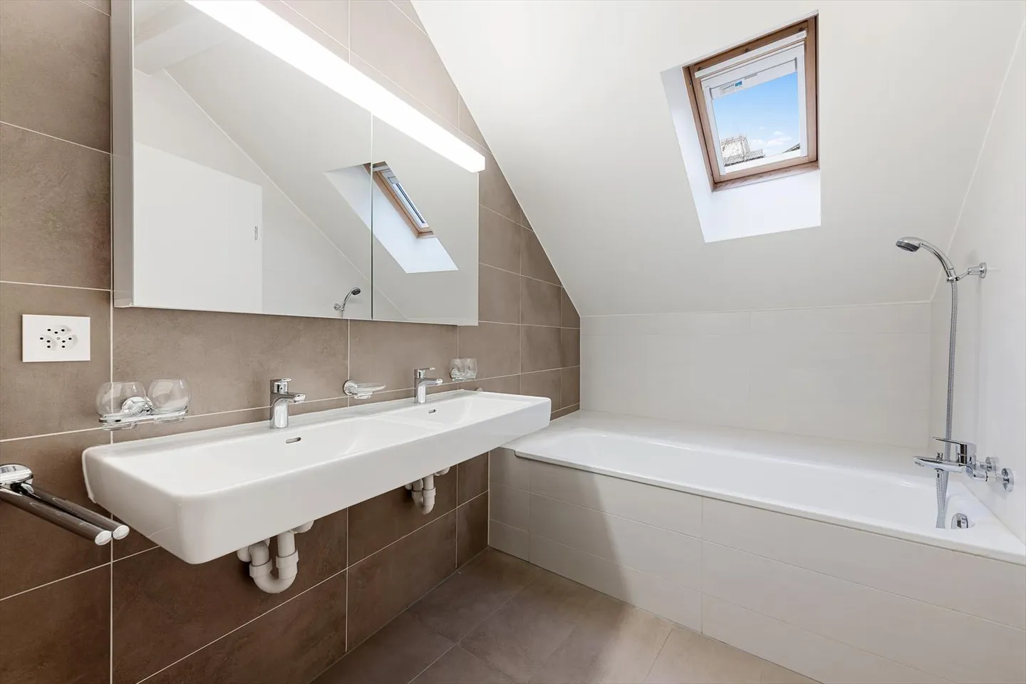 Charming atypical duplex in the heart of the city center! - Photo 5 of 10