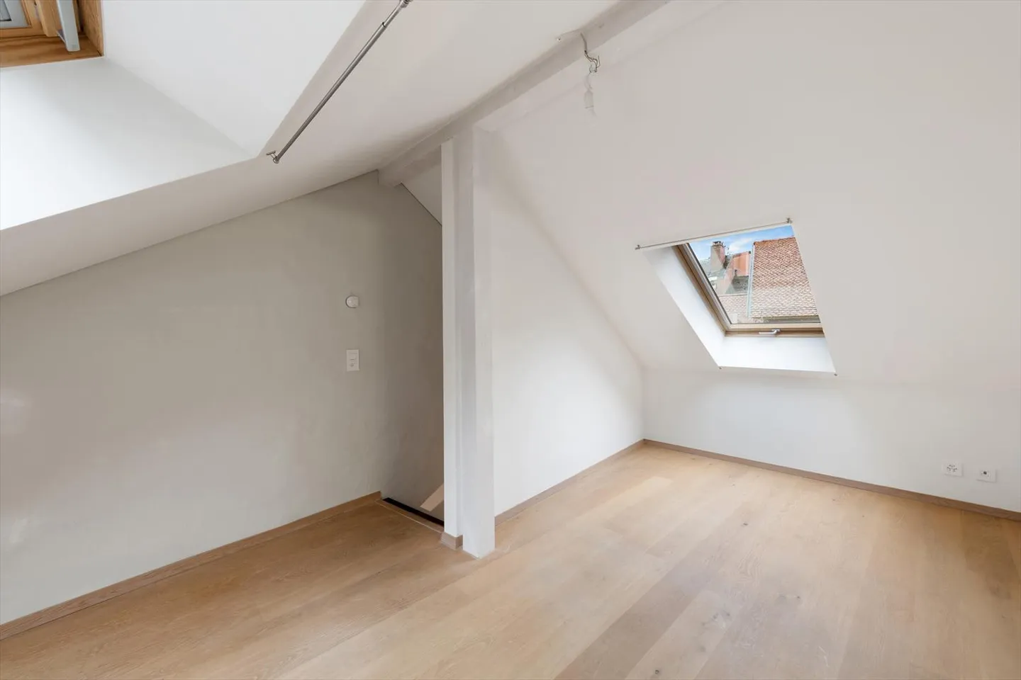 Charming atypical duplex in the heart of the city center! - Photo 8 of 10