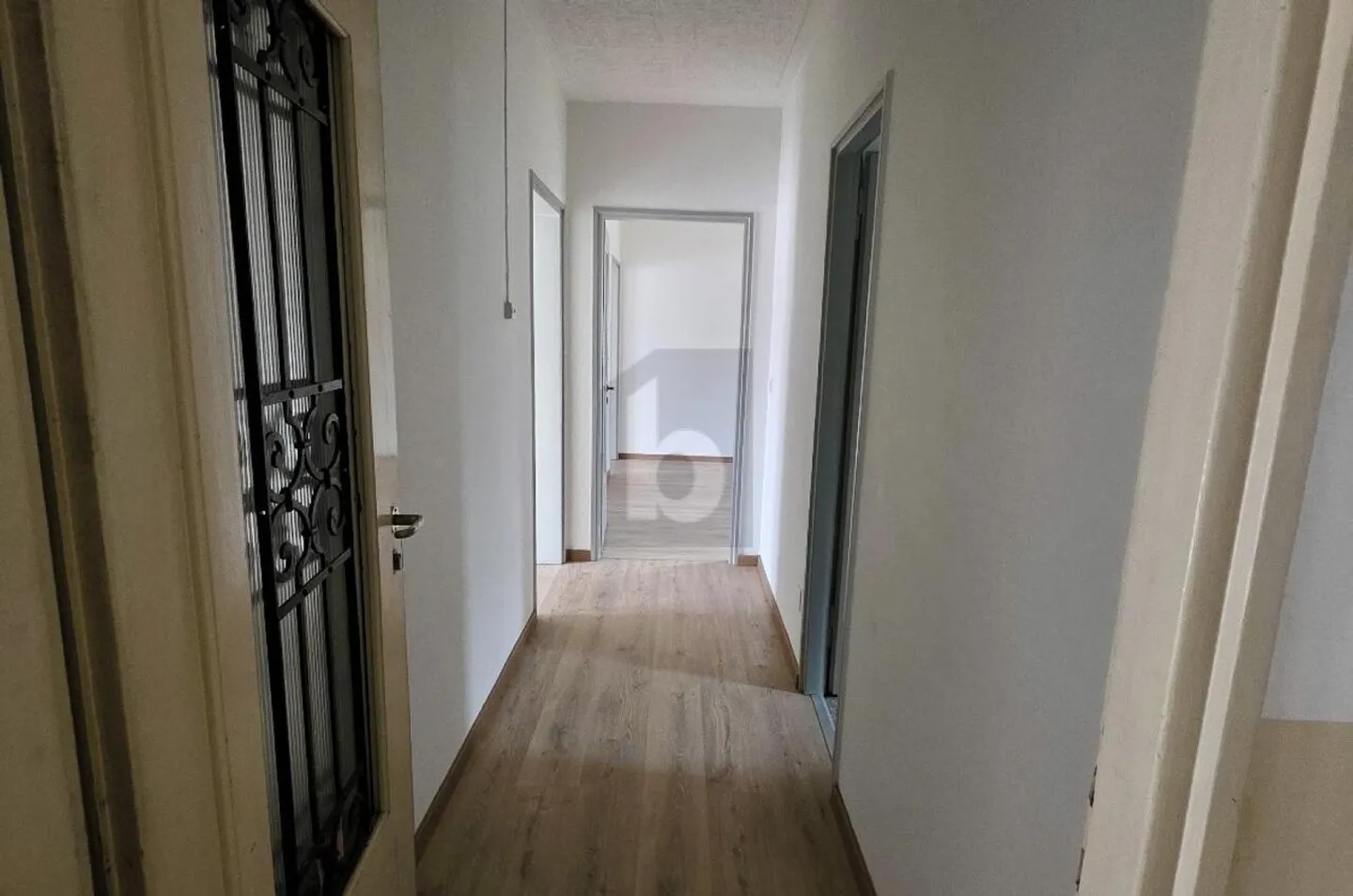 ATTRACTIVE, QUIET &amp; WITH POTENTIAL - Photo 2 of 6
