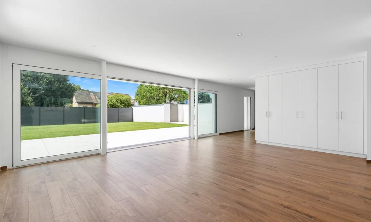 New semi-detached house with garden, beautiful volumes and careful finishes - Photo 7 of 11