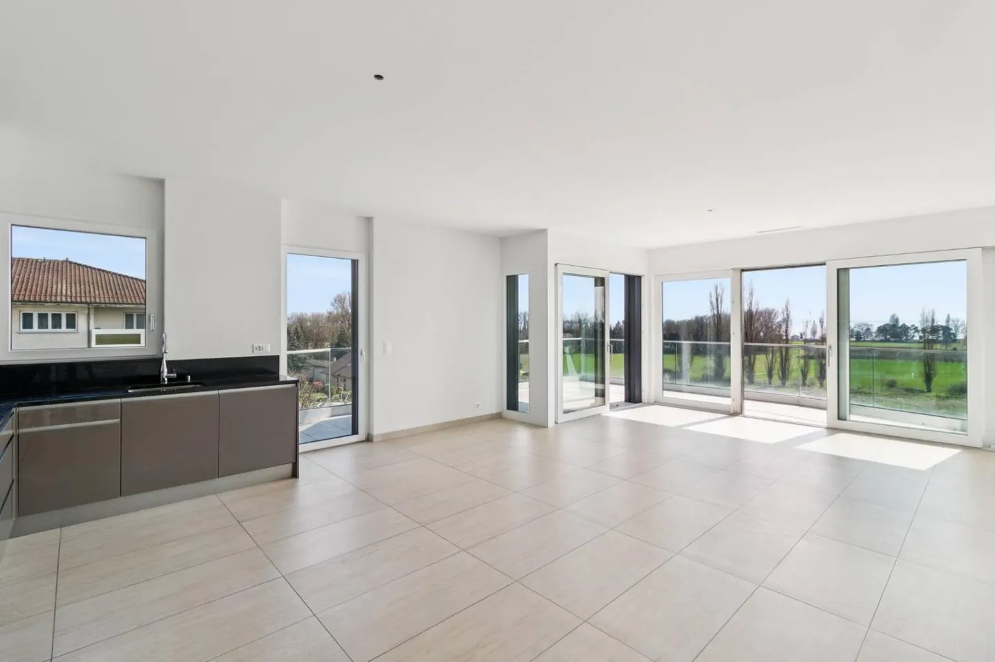 Appartement de Luxe avec Vue Lac - Photo 2 sur 13