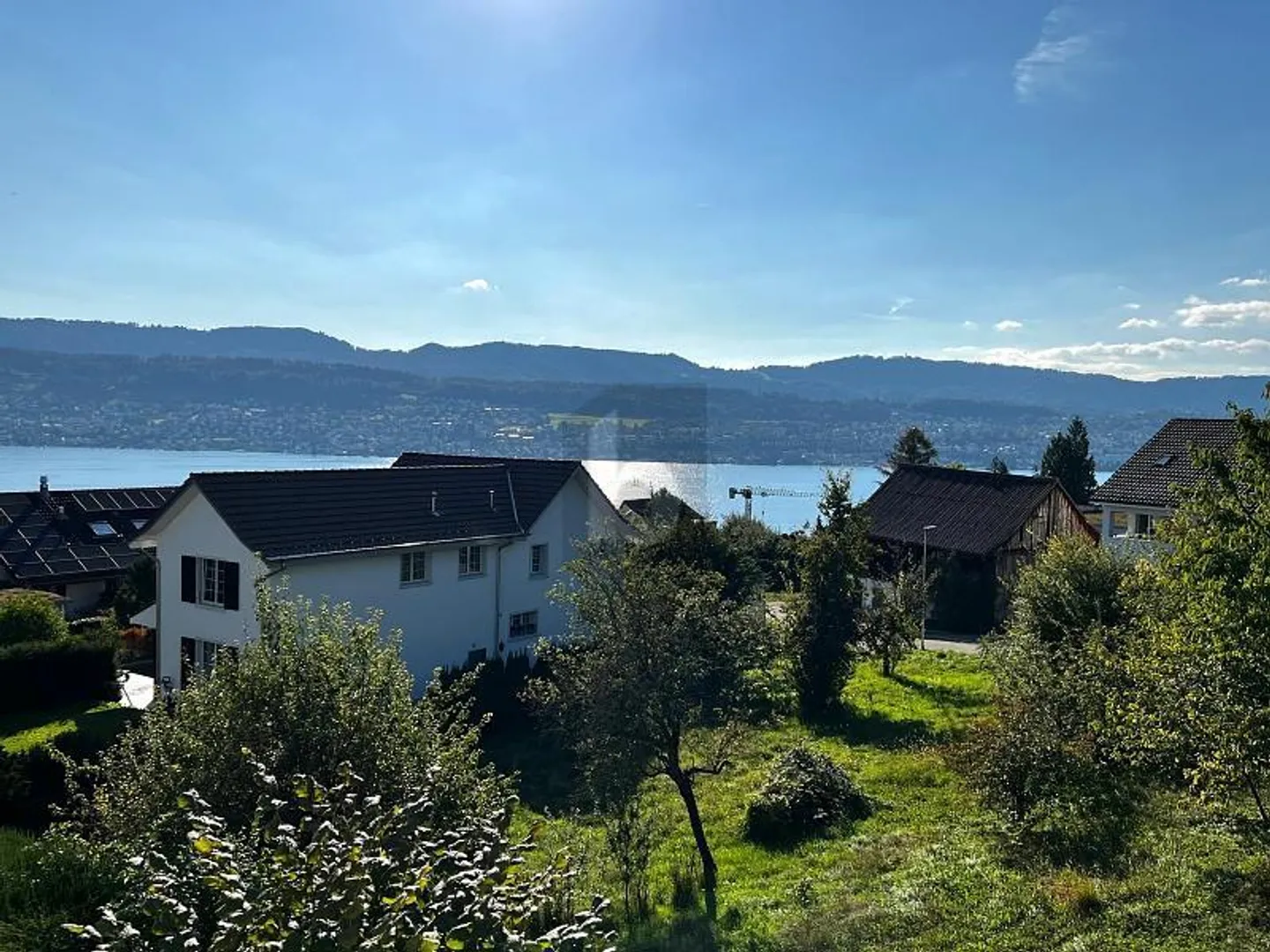 POSIZIONE ATTRAENTE CON VISTA SUL LAGO E MONTAGNE - Foto 1 di 6