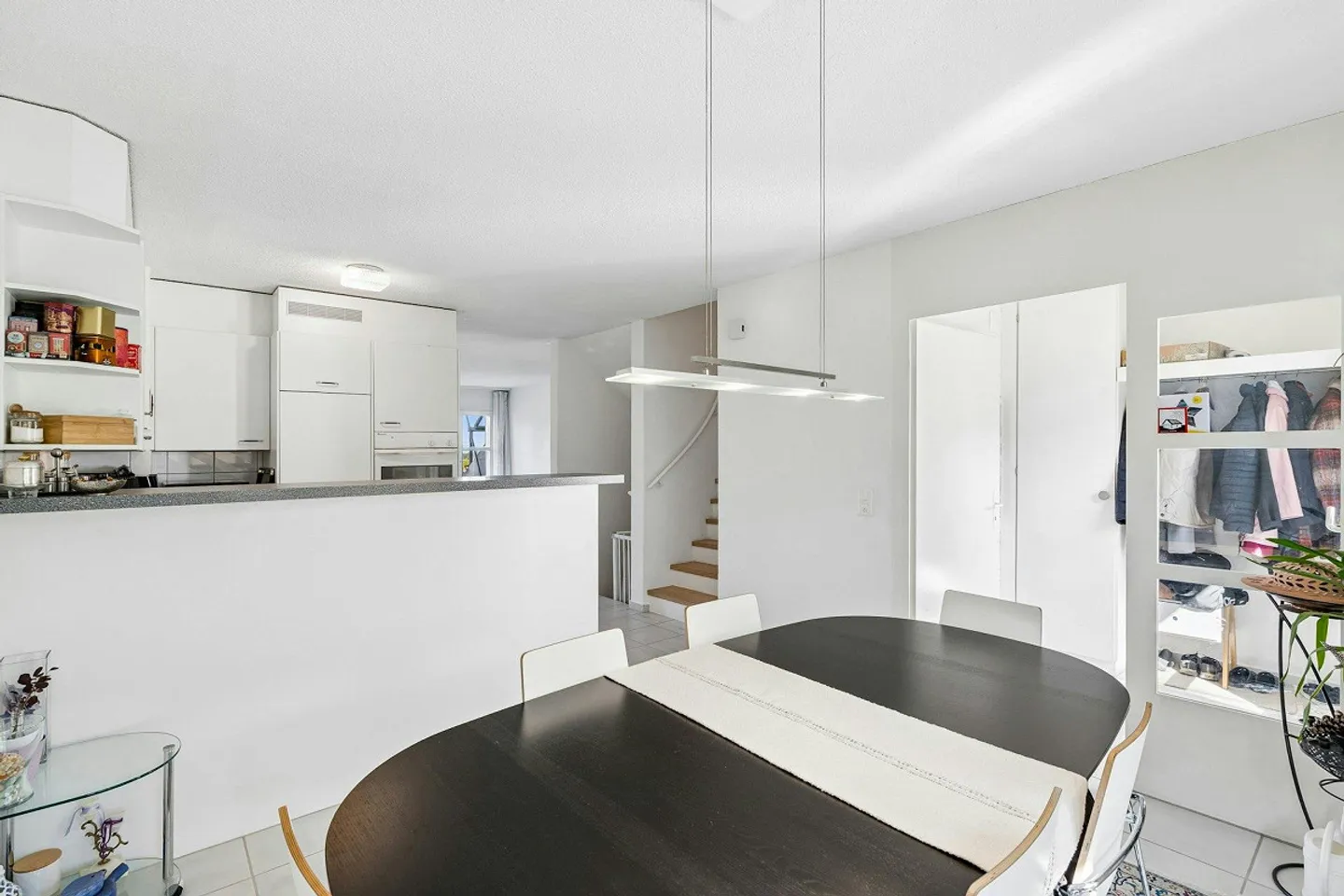 6.5-Row House in Family-Friendly Location - Photo 3 of 13
