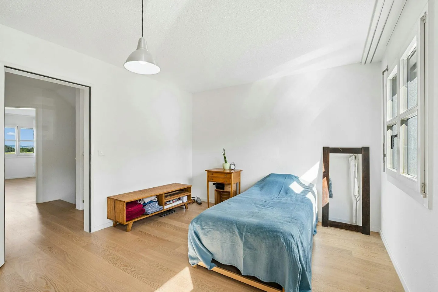 6.5-Row House in Family-Friendly Location - Photo 6 of 13