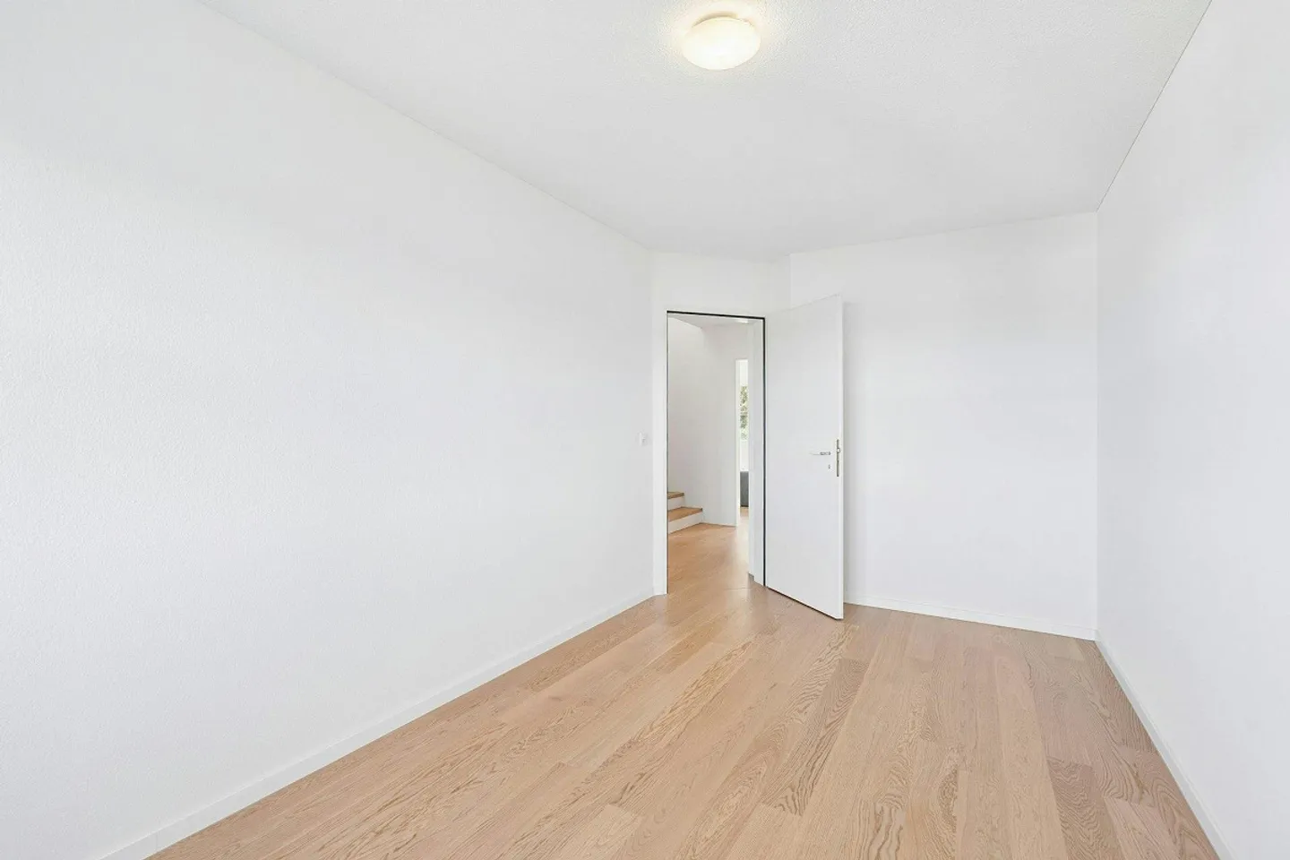 6.5-Row House in Family-Friendly Location - Photo 7 of 13