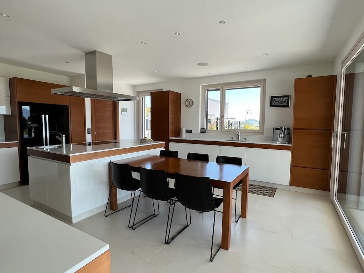 10-Room House - Photo 6 of 28