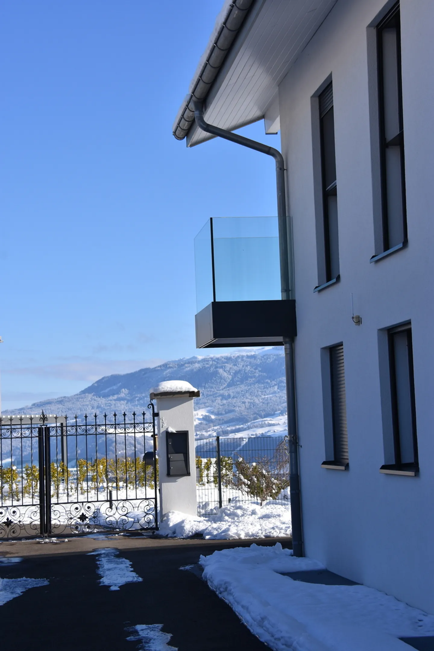 10-Room House - Photo 8 of 28