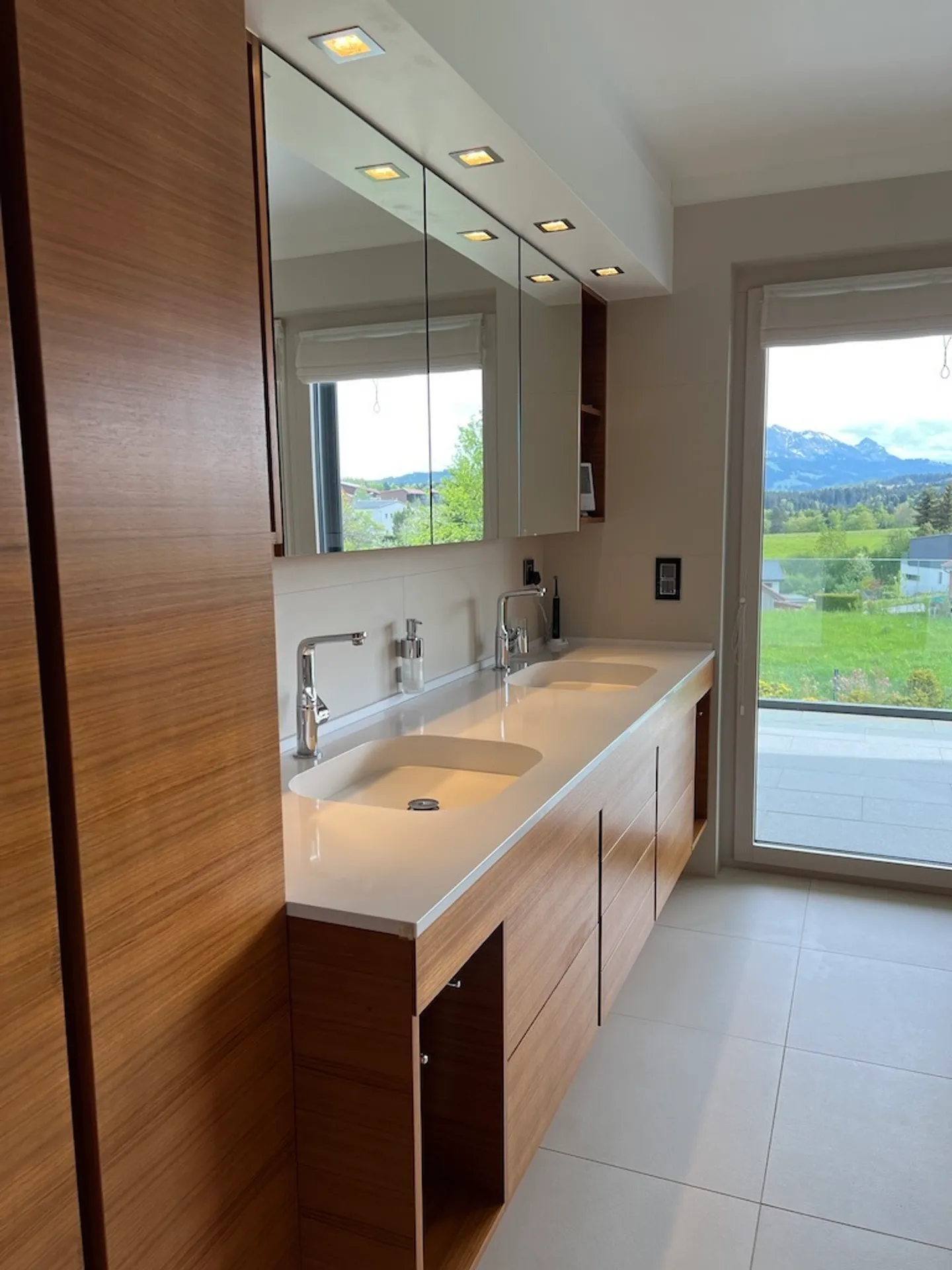 10-Room House - Photo 10 of 28