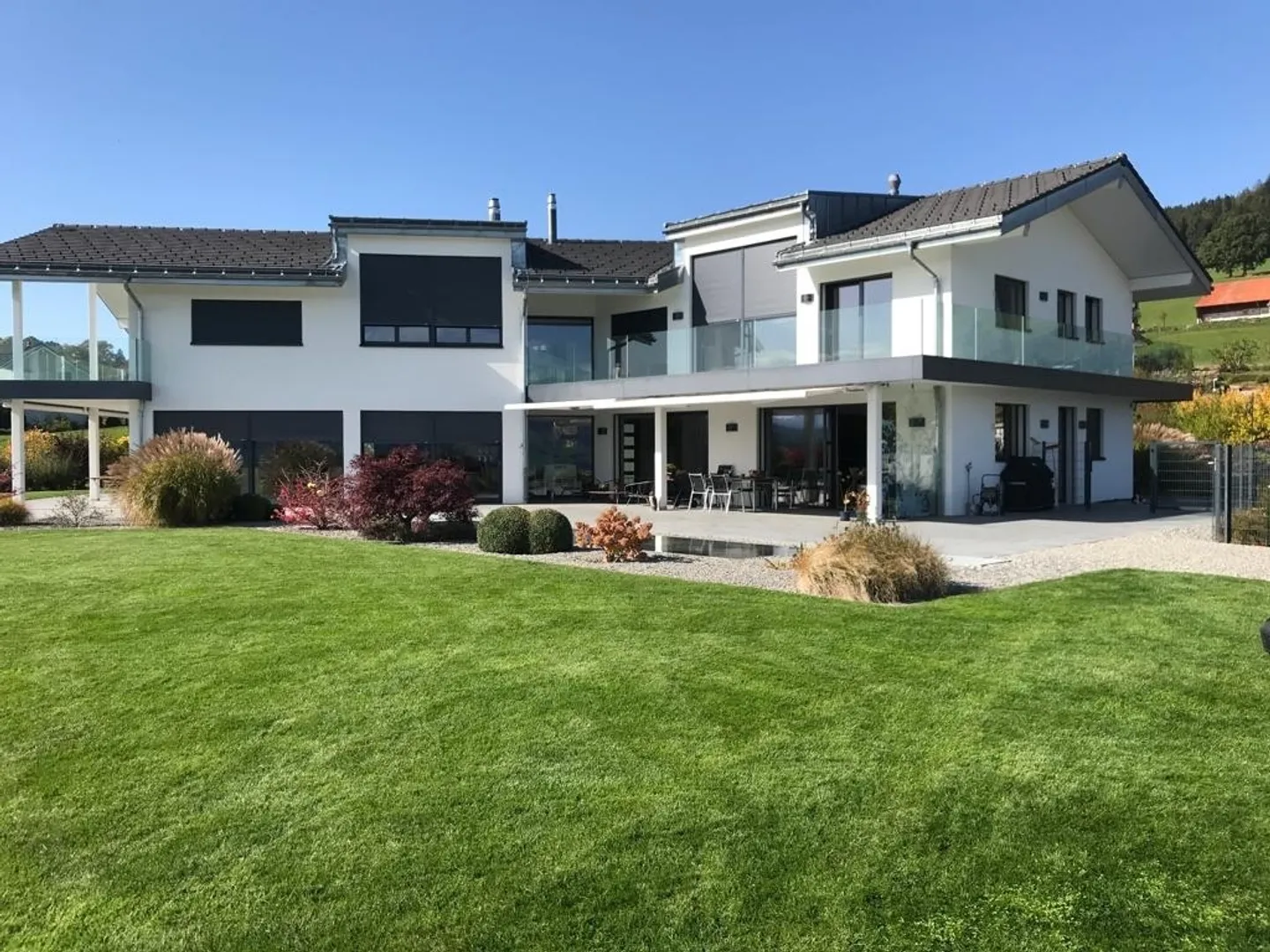 10-Room House - Photo 11 of 28