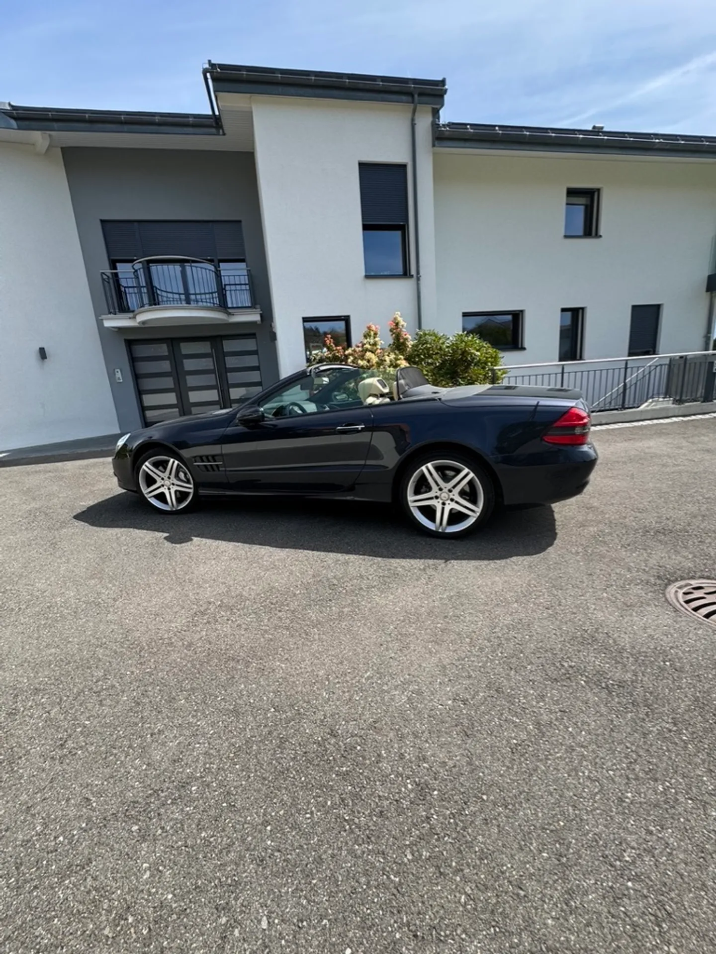 10-Room House - Photo 14 of 28