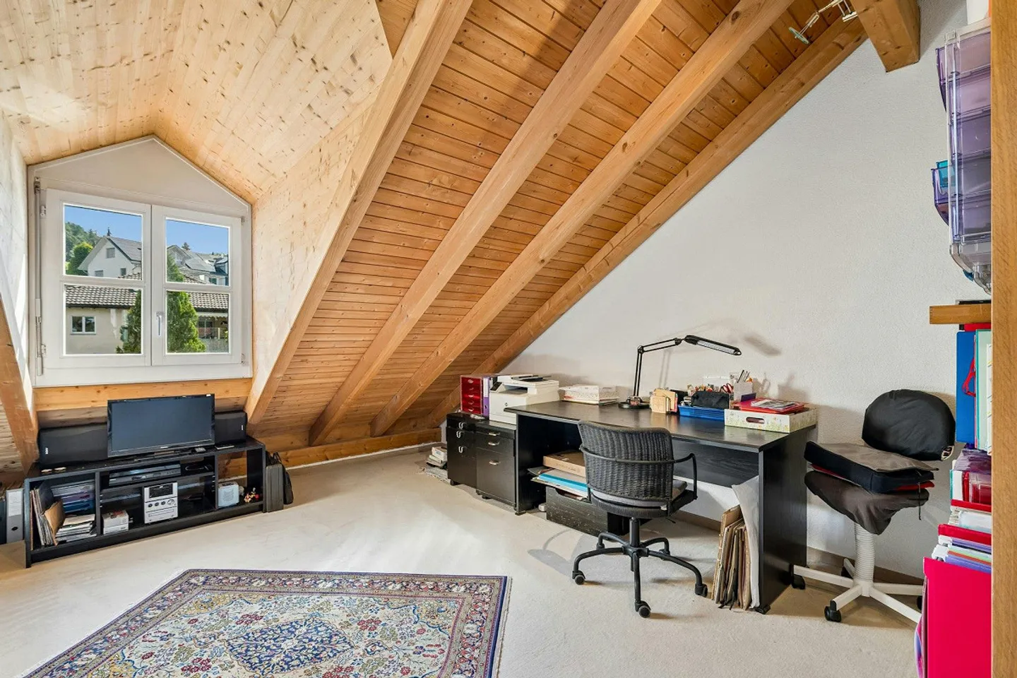 6.5-Row House in Family-Friendly Location - Photo 8 of 13