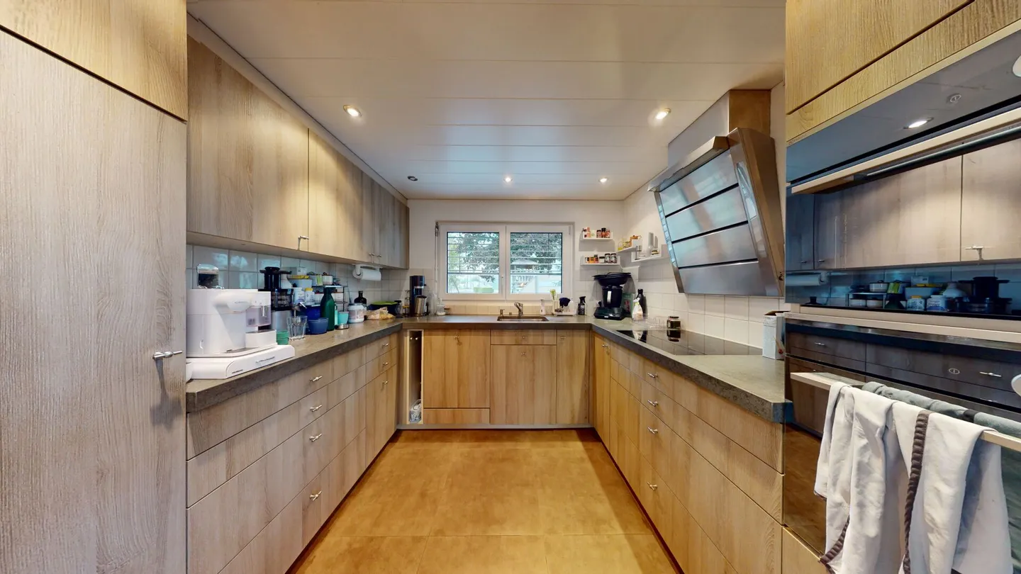Maison jumelée attrayante de 4,5 pièces avec grand jardin - Photo 3 sur 10
