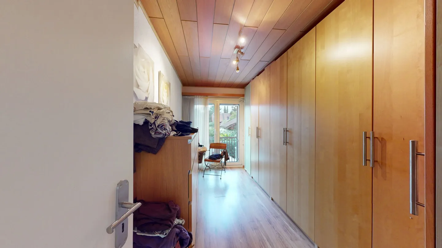 Maison jumelée attrayante de 4,5 pièces avec grand jardin - Photo 9 sur 10
