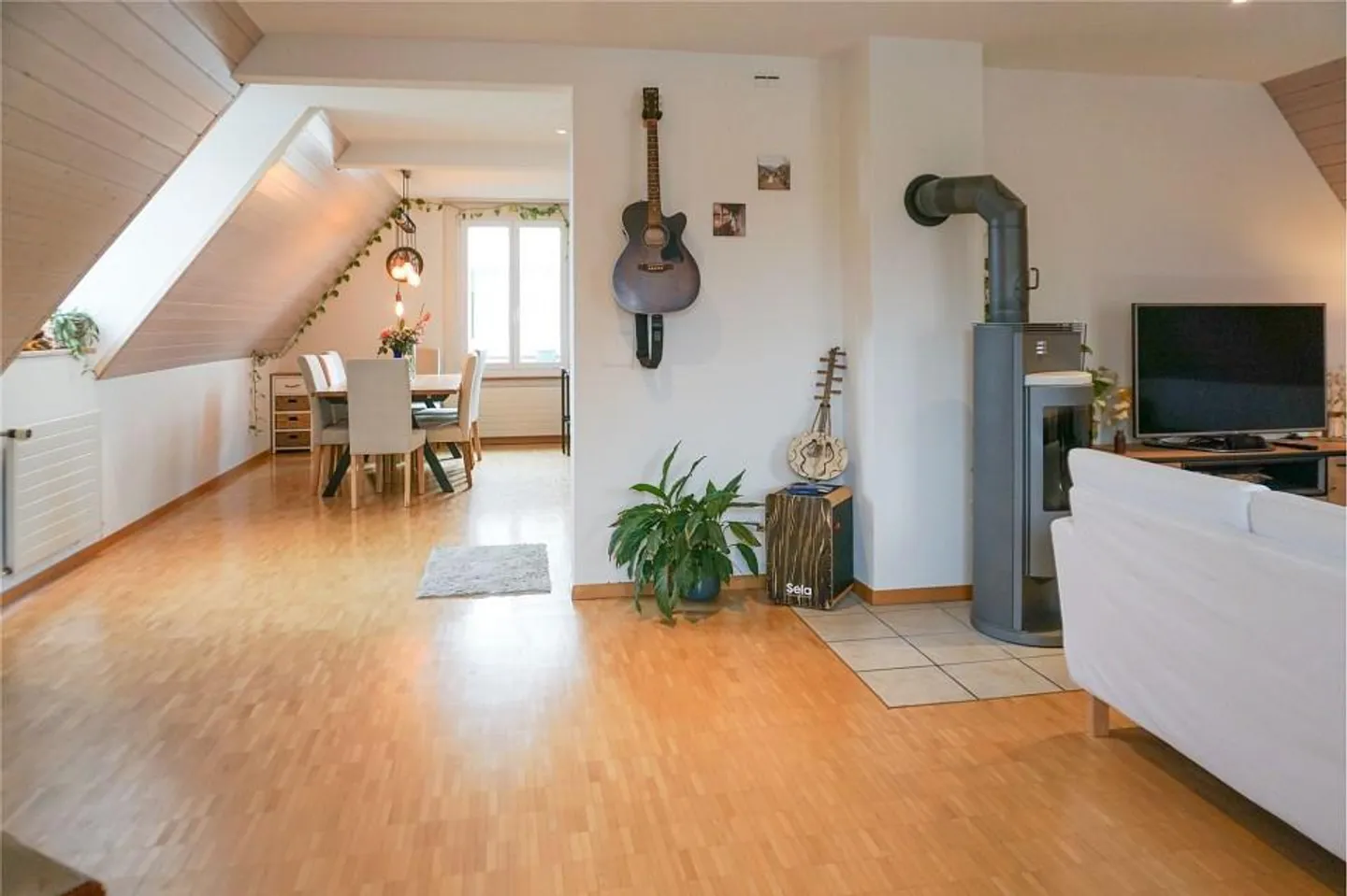 Maison polyvalente à trois familles avec jardin et options d'utilisation attrayantes - Photo 9 sur 13