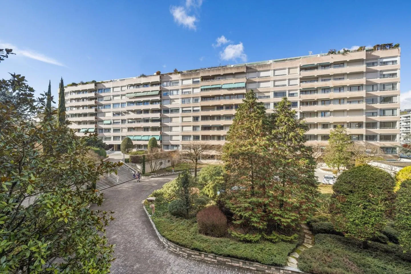 Appartement spacieux 6P avec balcon - Photo 1 sur 12