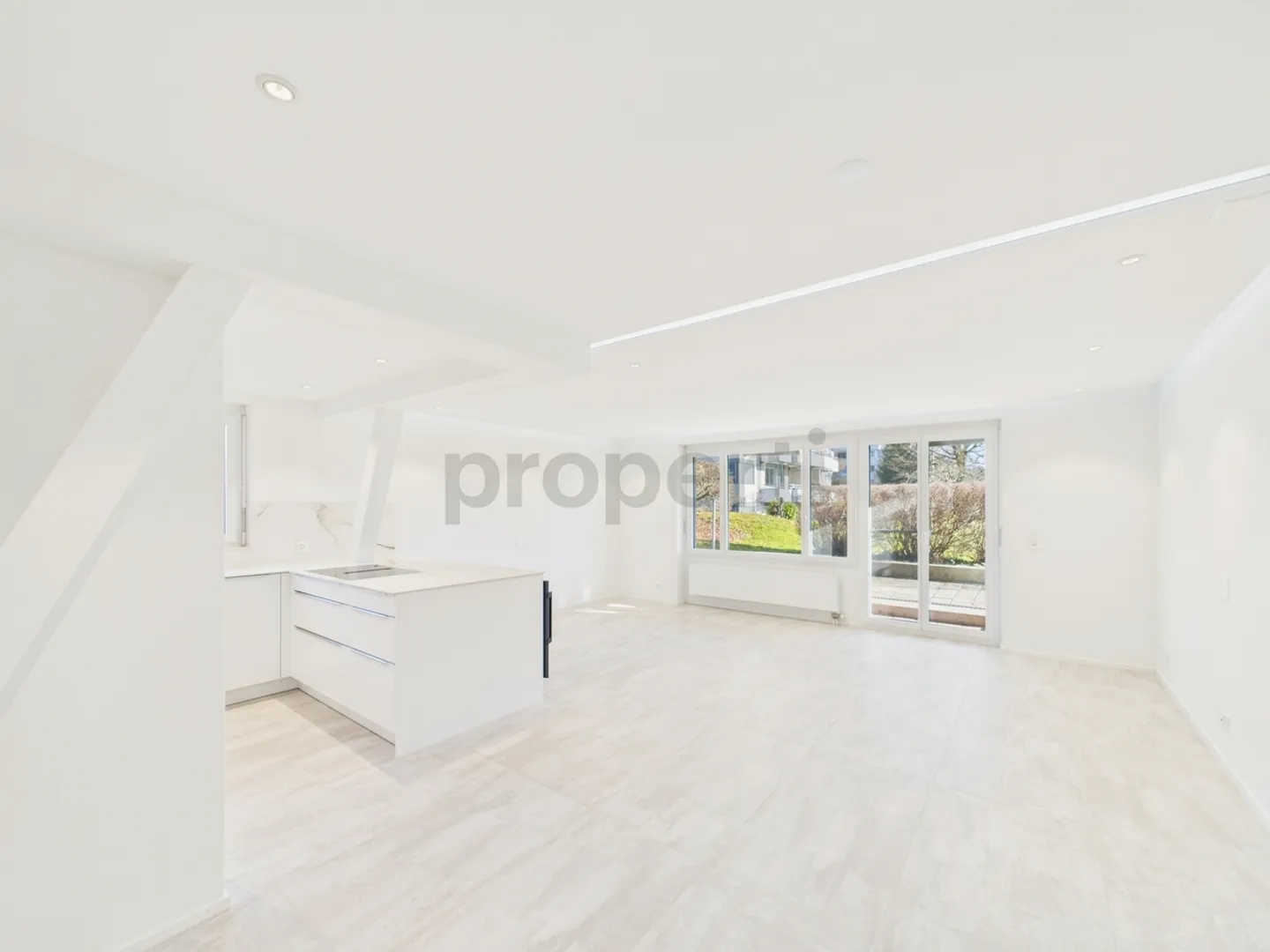 Newly renovated 2.5-room apartment with lift and cellar, Rapperswil-Jona - Photo 1 of 10