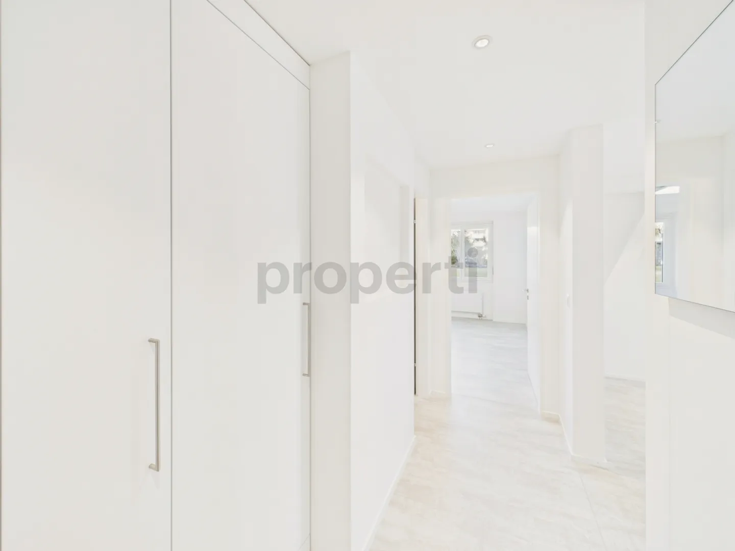 Newly renovated 2.5-room apartment with lift and cellar, Rapperswil-Jona - Photo 6 of 10