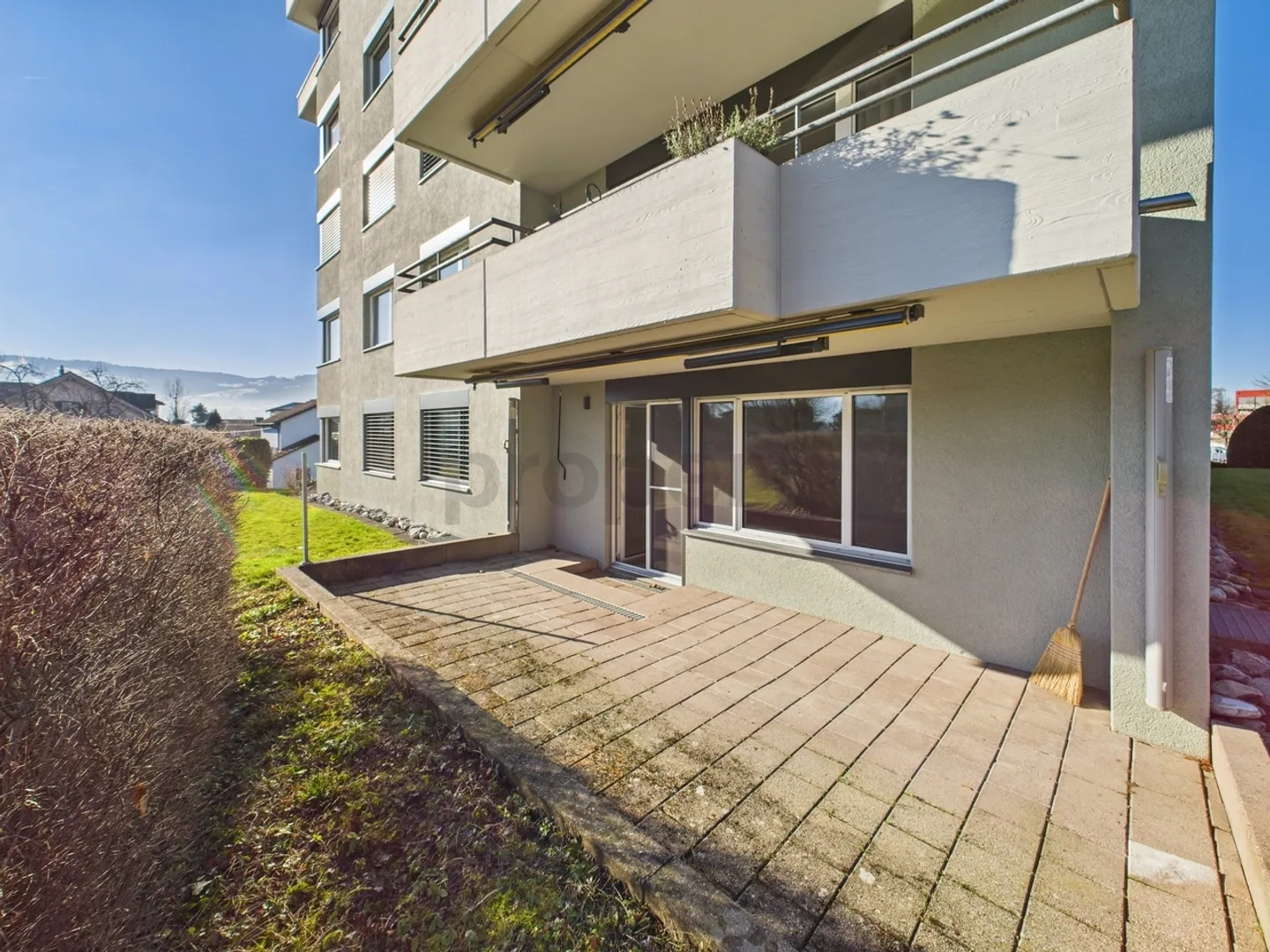 Newly renovated 2.5-room apartment with lift and cellar, Rapperswil-Jona - Photo 9 of 10