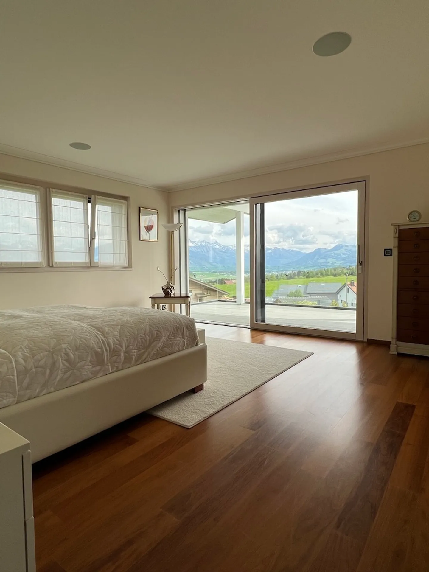 10-Room House - Photo 22 of 28