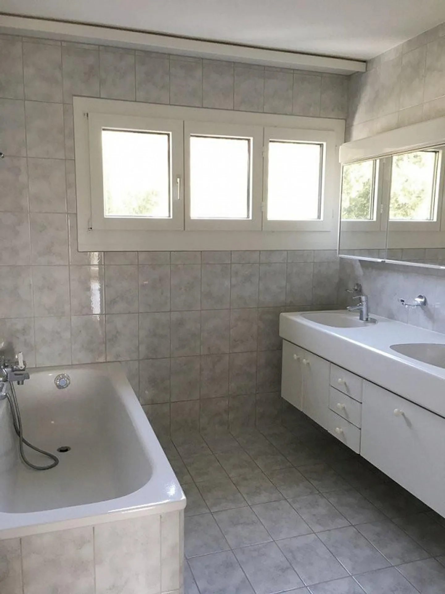 AFFITTARE SENZA CAUZIONE - Ampio appartamento con vista sul lago di Zurigo - Foto 4 di 5