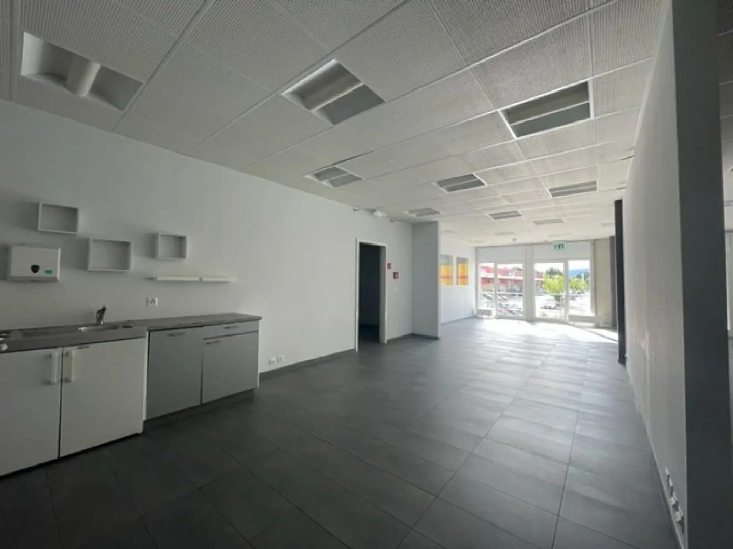 Spazio commerciale di 282 m2 a Montagny-près-Yverdon - Foto 1 di 6