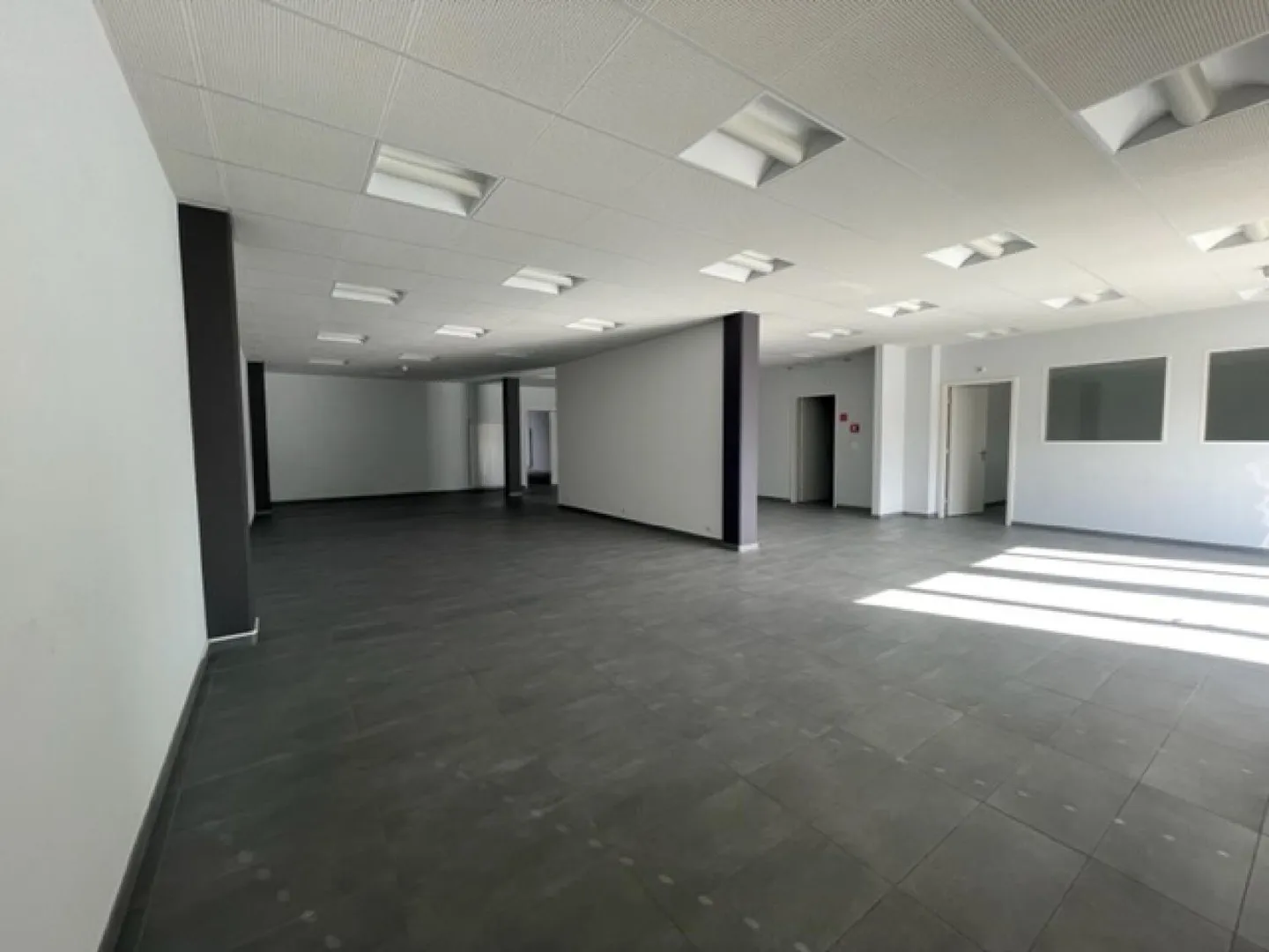 Spazio commerciale di 282 m2 a Montagny-près-Yverdon - Foto 3 di 6