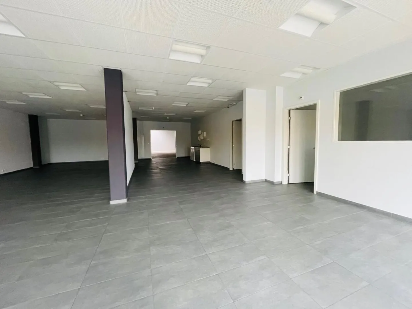 Spazio commerciale di 282 m2 a Montagny-près-Yverdon - Foto 4 di 6