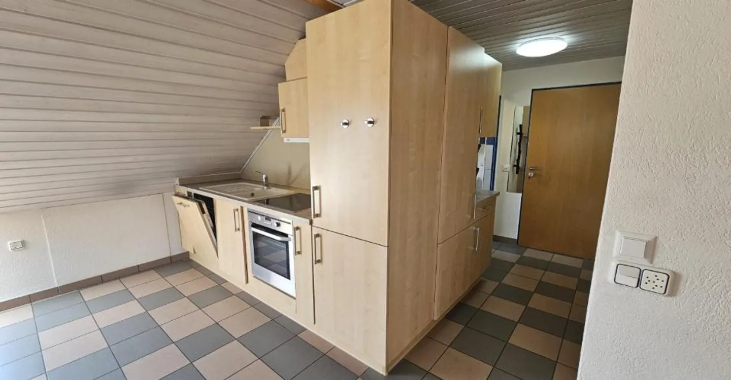 Charming 2.5 Room Apartment - Photo 2 of 12