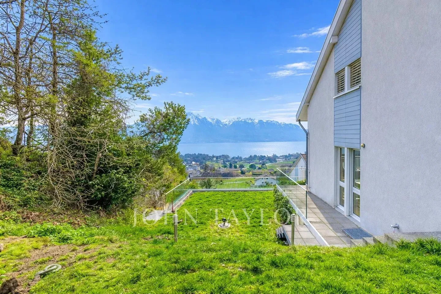 Magnifica villa bifamiliare con vista sul lago e sulle montagne - Foto 8 di 10