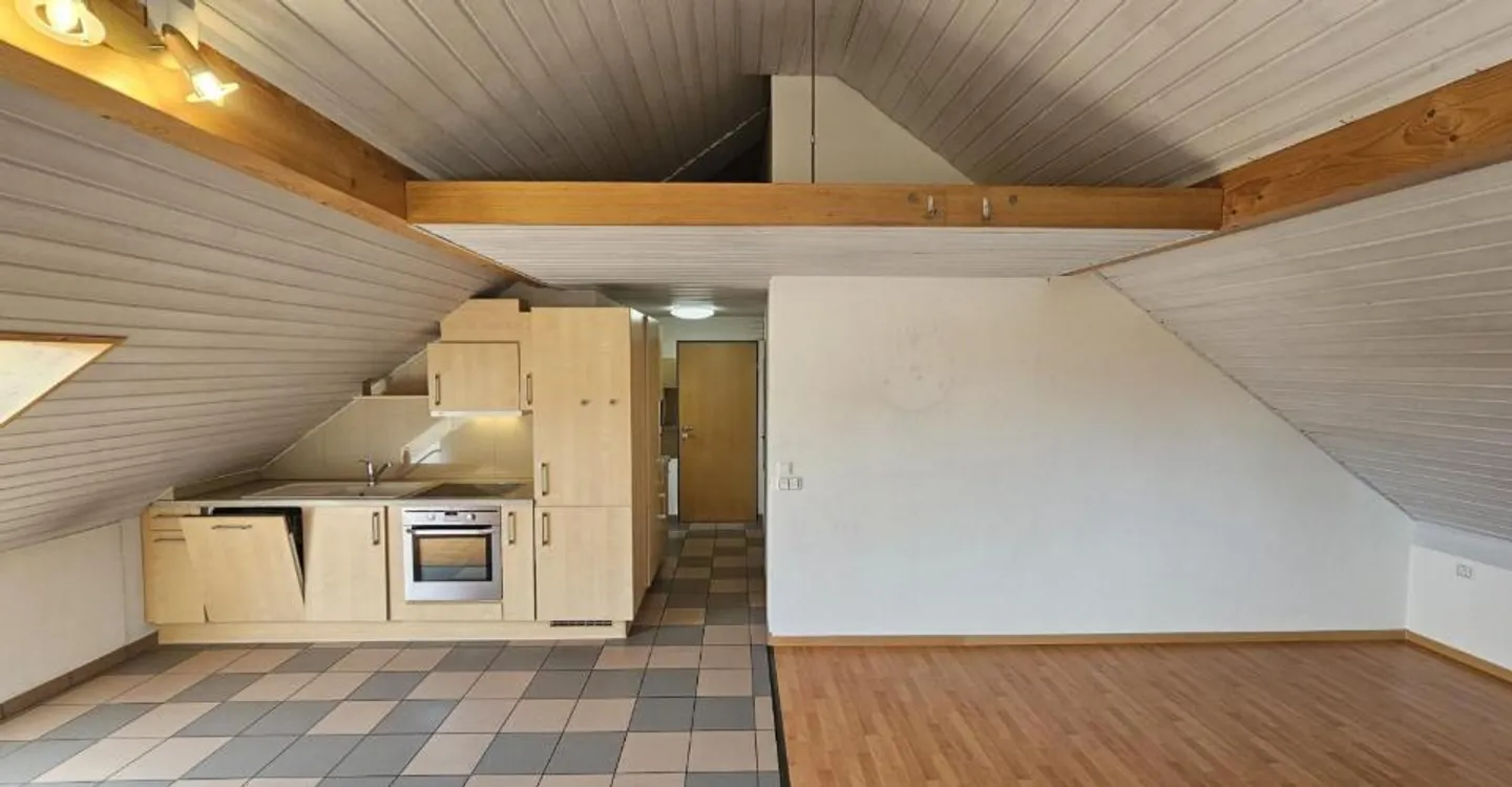 Charming 2.5 Room Apartment - Photo 5 of 12