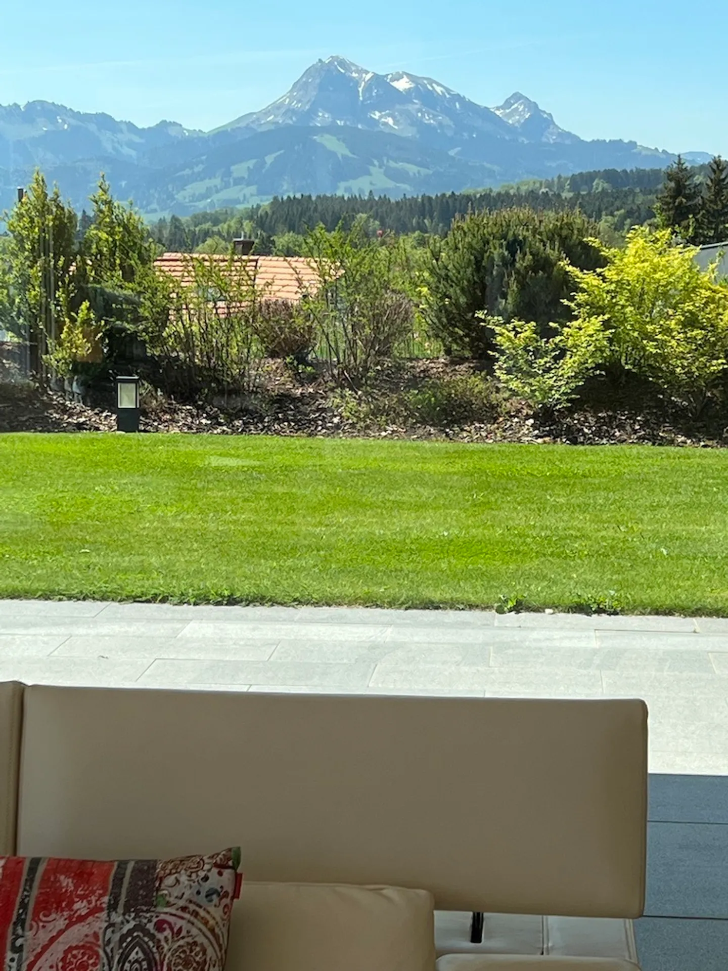 10-Room House - Photo 23 of 28