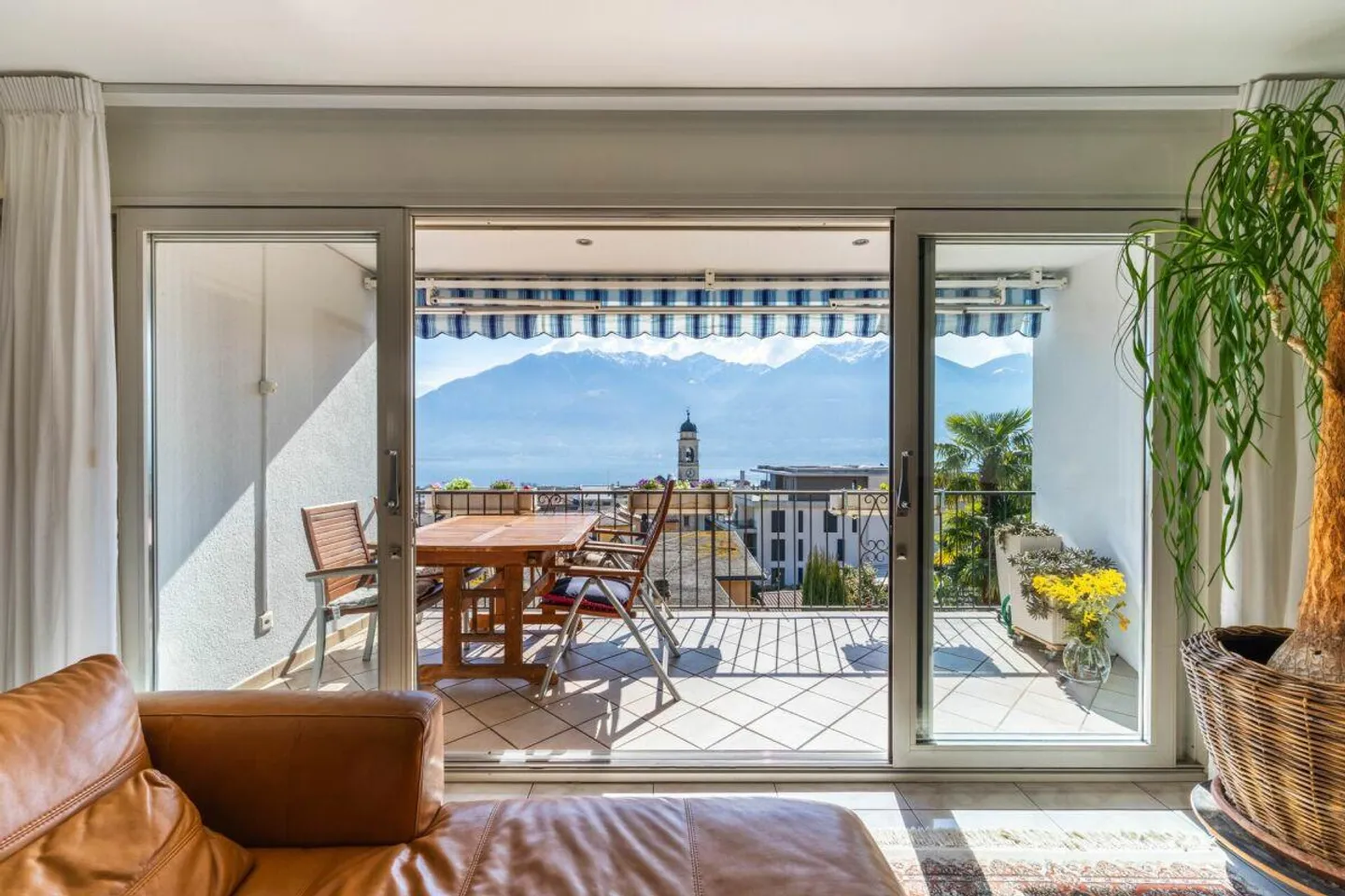 Minusio : prestigieux penthouse duplex avec vue sur le lac Majeur - Photo 3 sur 15