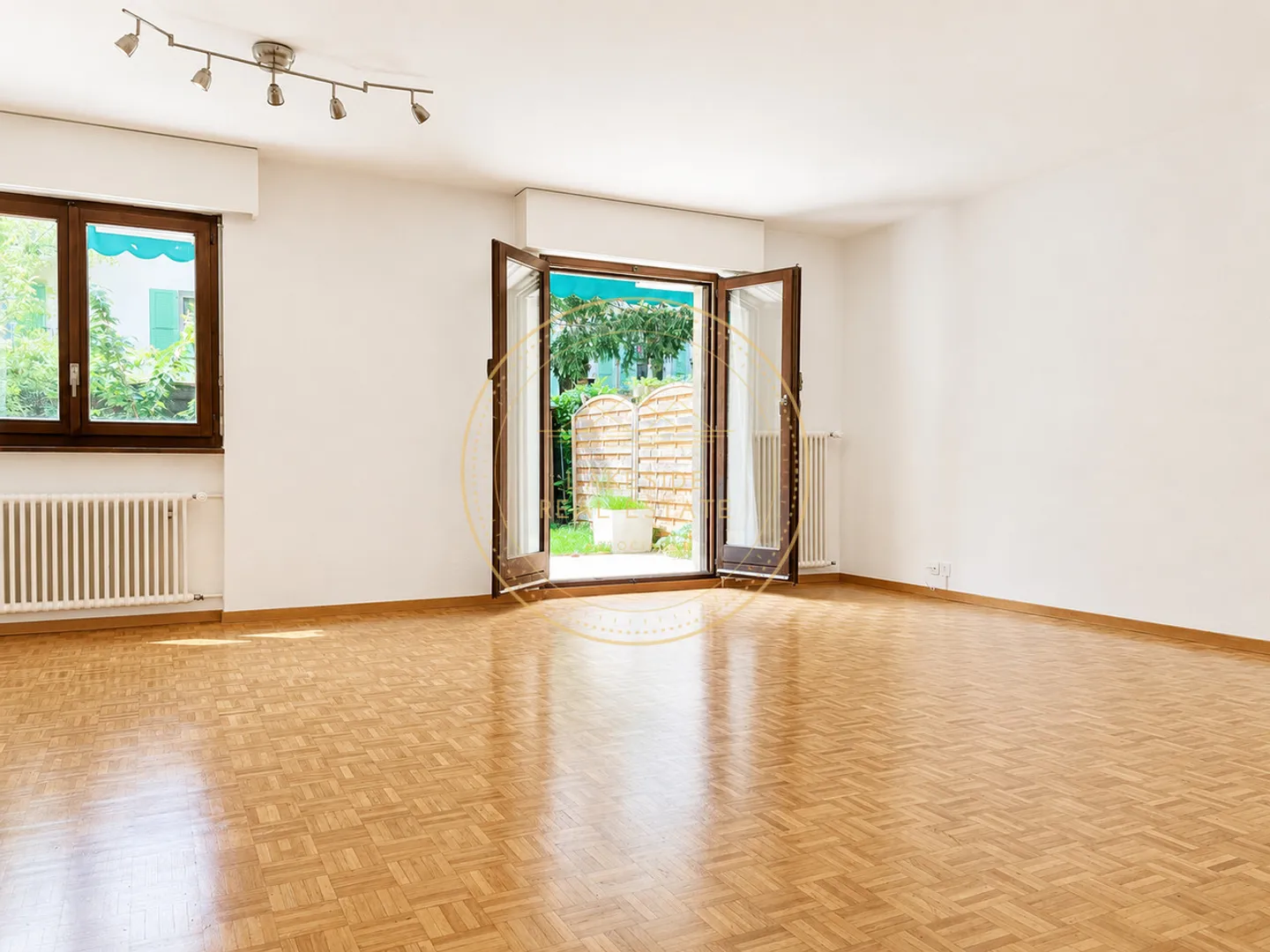 5-Zimmer-Wohnung im Erdgeschoss in einer Familienresidenz - Foto 1 von 1