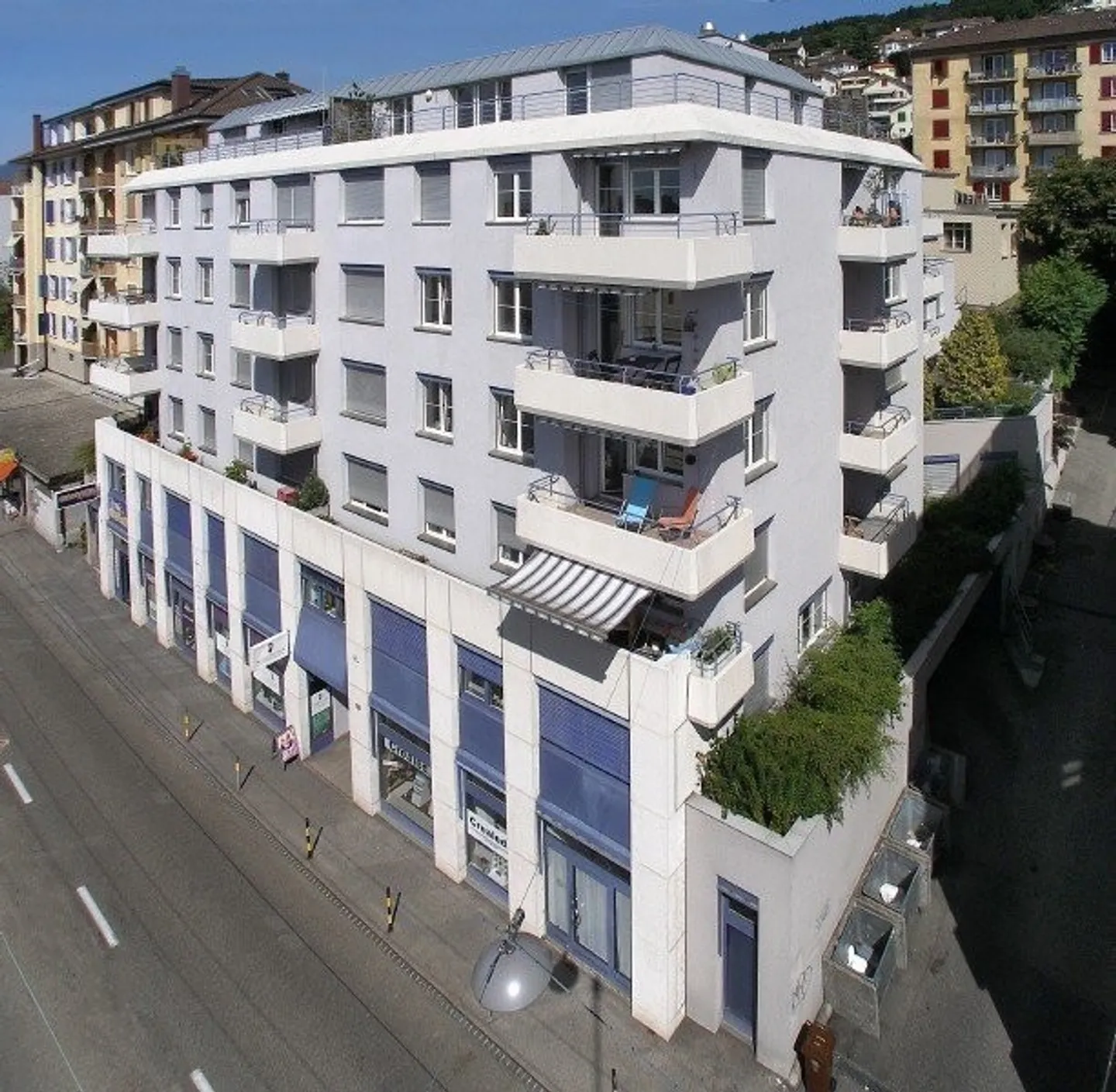 Spacious Apartment Near City Center - Photo 1 of 8