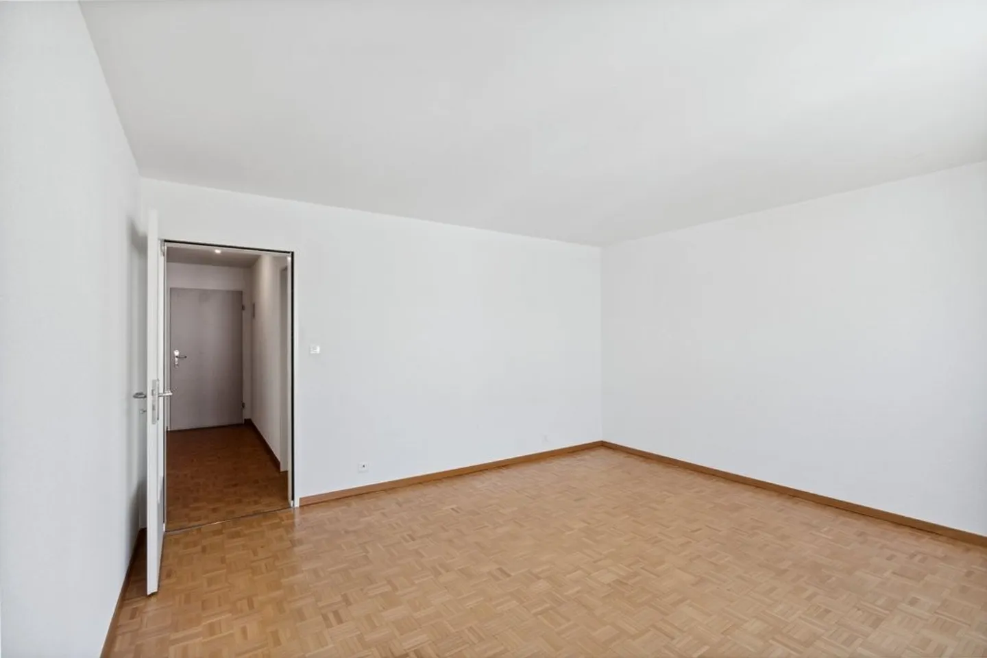 Spacious Apartment Near City Center - Photo 5 of 8