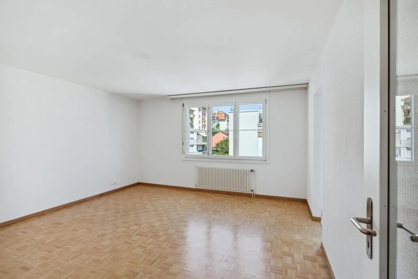 Spacious Apartment Near City Center - Photo 7 of 8