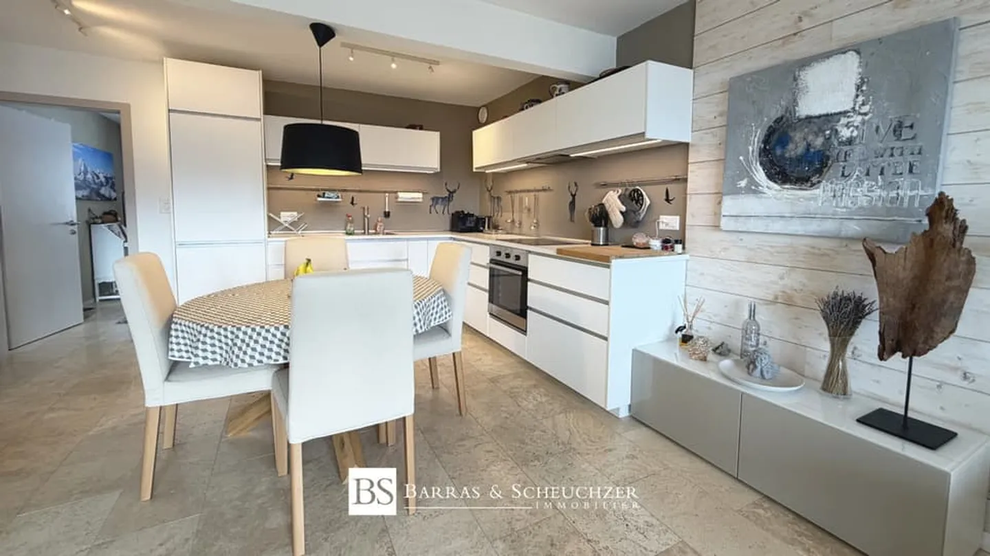 Incantevole appartamento ristrutturato di 2,5 stanze con vista magnifica - Foto 3 di 9