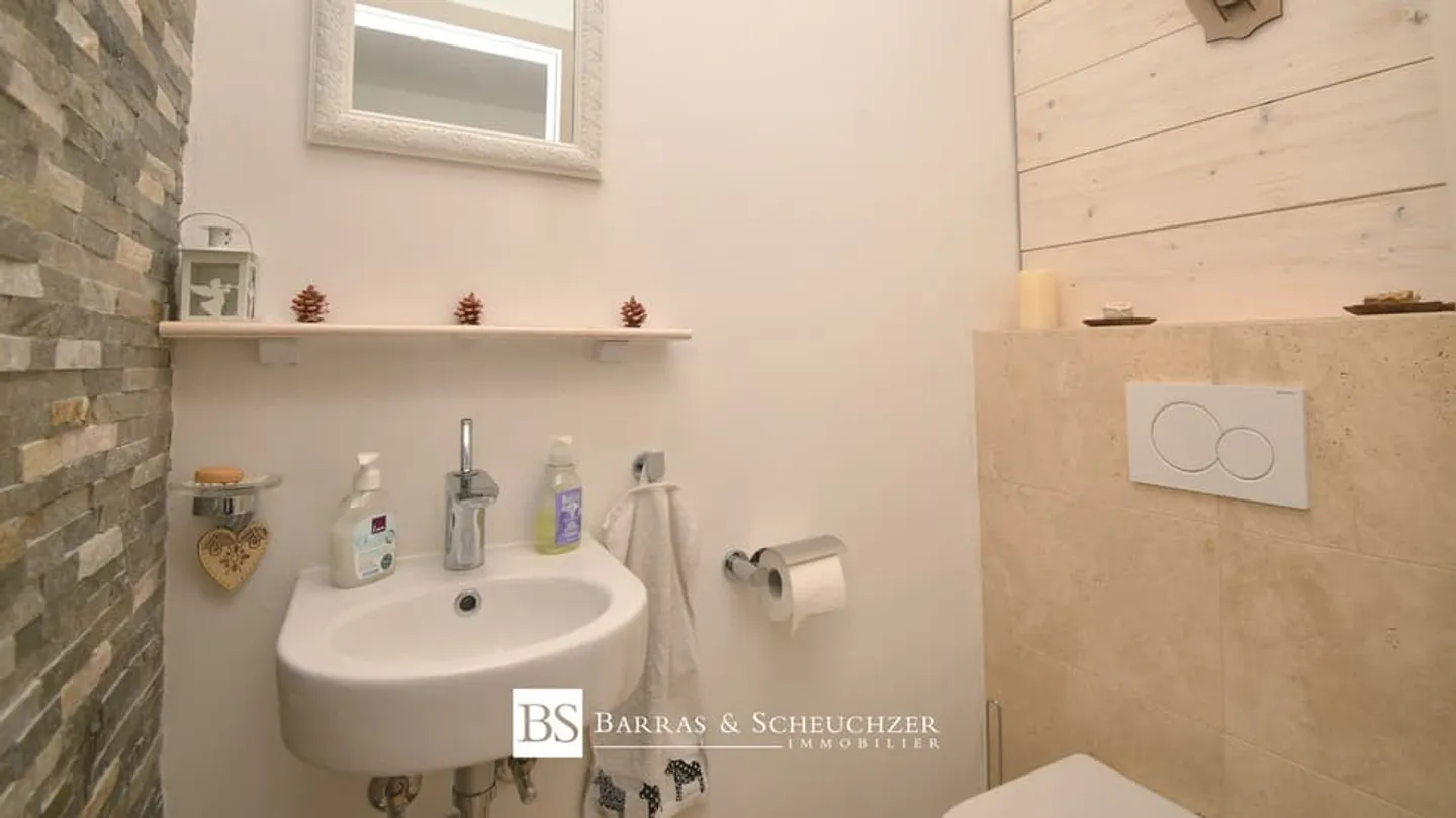 Incantevole appartamento ristrutturato di 2,5 stanze con vista magnifica - Foto 8 di 9