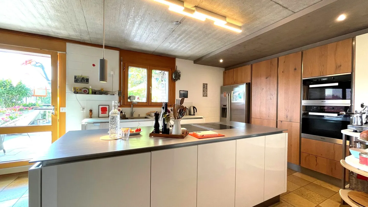 Appartement en duplex de 6,5 pièces avec bureau séparé, deux garages et vue panoramique - Photo 8 sur 17