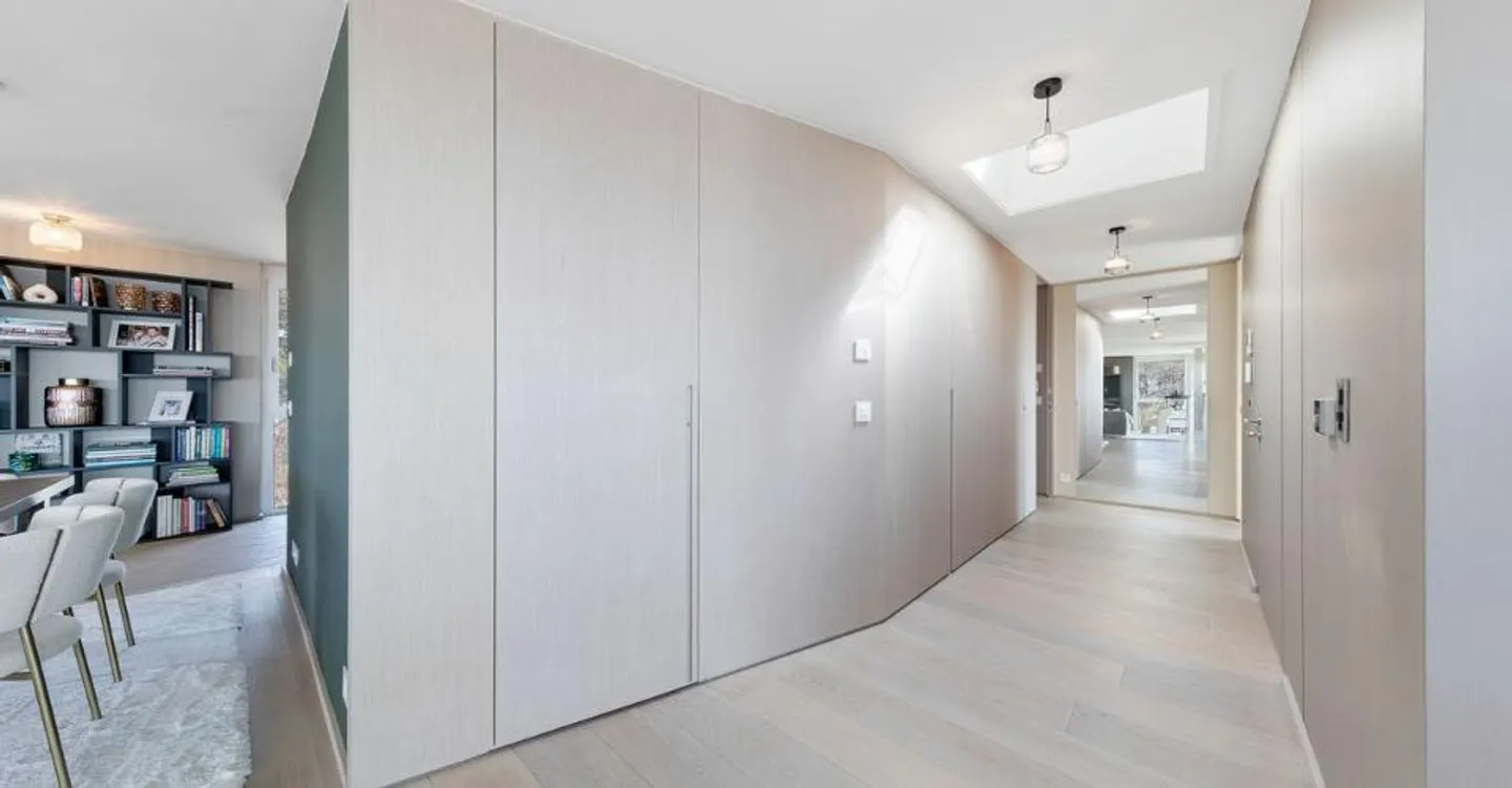 Prächtige Penthouse mit 180-Grad-Panoramablick auf den See und die Alpen - Foto 5 von 12
