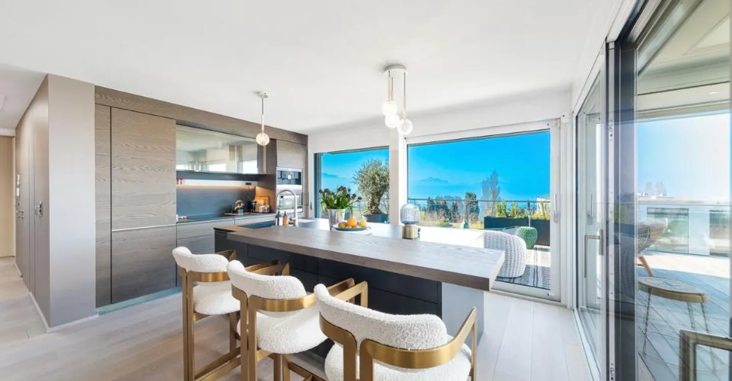 Prächtige Penthouse mit 180-Grad-Panoramablick auf den See und die Alpen - Foto 3 von 12
