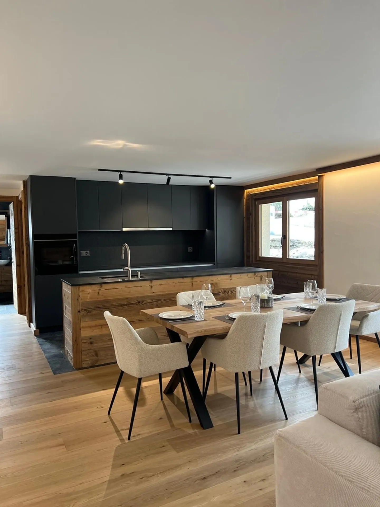 Bellissimo appartamento con 2 camere completamente ristrutturato nel centro di Haute-Nendaz - Foto 2 di 7