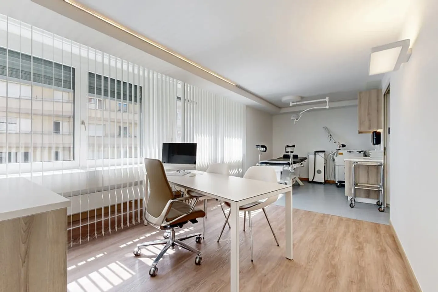 Magnificent offices just steps from the lake - Photo 9 of 12