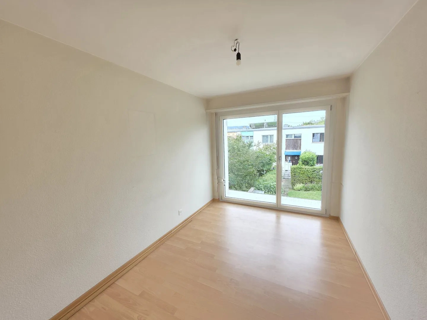 Réservé - Oasis Verte à Münchenstein ! Charmante Maison d'Angle avec Grand Jardin - Photo 6 sur 11