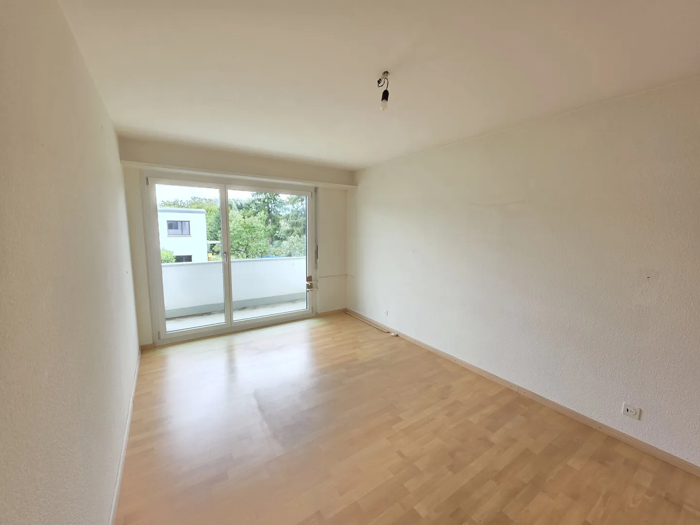 Réservé - Oasis Verte à Münchenstein ! Charmante Maison d'Angle avec Grand Jardin - Photo 7 sur 11